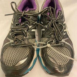 Pre-owned womens ASICS shoes. Size 7